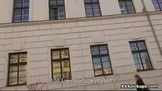 播放 青少年欧元婴儿被有角的度假者公开操了几欧元 01