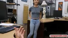 播放 非专业的贵妇被浸泡的家伙戳
