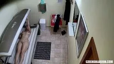 Reproduzir Velha milf flagelando seu gatinho rápido e bem barbeado
