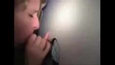 Играть Моя замужняя женщина отсасывает неизвестно