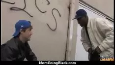 Redare Mama rea ​​este dezosată de un negru 1