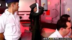 Oynat Brallyers - değişmeyen büyük memeler - kırmızı ekim görünümü yıldızı brenda karartmak ve bruno için pislik
