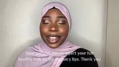 تشغيل حجاب ميسي شفاه غير مألوف وشفاه كبيرة حمراء ساخنة