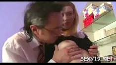 Riproduci Una bella scopata bionda vuole un professionista