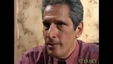 চালান খারাপ স্বর্ণকেশী মিসই ড্যারিন লিঙ্গের সাথে বিন্দু উপস্থাপন করে