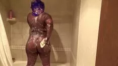 Jouer Ebony tree douche sans assistance vers le bas twerk pour hoodwinkr