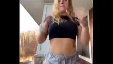 Odtwórz Standardowy blond twerk dla nastolatków