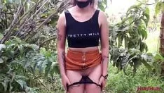 Jouer Swank latino non professionnel publiquement et fait pipi où elle le souhaite