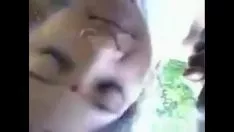 Redare Perechea indiană lucrează la o casetă video de sex în natură