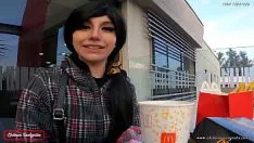 Oynat Şanlı latin youtuber mcdonald's'a gidiyor ve sonunda onun üzerine sos bulaşıyor - "gerçekten büyük, her şeyi bana bırak" - önizleme