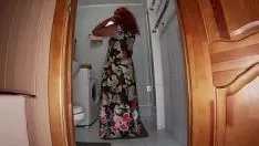 Play Suppurate milf took off her step-ins and went to the shower down but got a gumshoe in orifice
