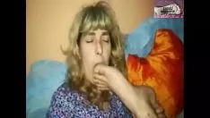 Redare O persoană iubită a învins picioarele lui planio, proprietarul acțiunilor gremployee