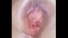 Reproducir Más tarde, tomando un baño, mi mujer casada fue muy bien elegida para ver sus coños