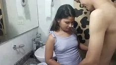 চালান আমি আমার অর্ধ-বোন বানানটি ক্যানটি ধুয়ে ফেলি যাতে সে আমাকে একটি সুস্বাদু স্কুন্ডারজব দেয় (আলাদা 1)