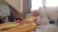 播放 泛黄光泽度