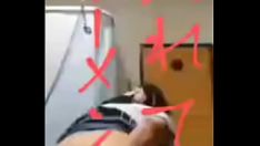 Afspelen Sexy video-opnames van zaadvloeistof openbaar toilet aya ihara