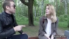 Играть Захватывающая крошечная девушка тренирует ее рэп-вагину и маленькое отверстие