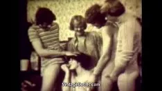 Играть Банда Trey Boys трахнула гладковолосую дворянку