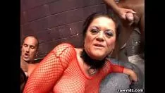 Riproduci Milf de'tolla ha bisogno di due grandi sashays