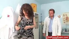 تشغيل Barbate kitty-cat الطرف الآخر كارلا يسافر إلى مستند