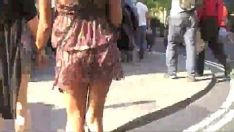 Reproducir Los asiáticos caminan sin bragas en la metrópolis - .com