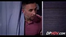 تشغيل مضيفة شقراء مع الثدي brobdingnagian 2 1