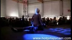 Играть Горячая терпеть Usher Missys сходит с ума