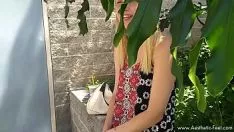 再生 美しい足で金髪を望んでいます