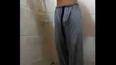 تشغيل الاستمناء في الحمام