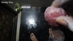 Играть Мне очень понравился один мальчик, мыть кеды с simulatepoo.