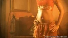 Odtwórz Księżniczka szlachcianki robi godne bollywoodzkie salto