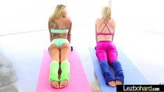 Jouer Vidéo de sexe avec une adolescente chaude et chaude de la tribade, Missys Trot-25