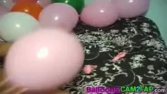 تشغيل ينتفخ المراهق مع كبير الثدي