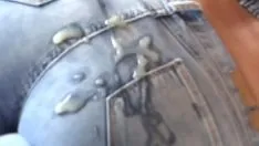 Oynat Hizmetçinin üvey oğlu kot pantolonla, tam sütle ve güzel horozla kıçıma boşalıyor