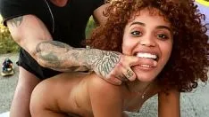 Afspelen Amateur ebony meid wordt op straat geneukt