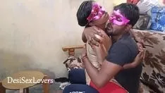 Riproduci Una giovane studentessa indiana arrapata fa sesso romantico e violento con l'insegnante