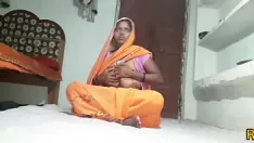 تشغيل الهندي لطيف زوجته اللعينة أول مرة لها كريمي ضيق كس
