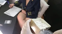 播放 已婚空姐在身体检查时被操