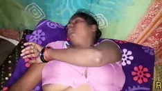 চালান কিউট এবং সেক্সি আন্টি হার্ড তার সৎভাই চোদা
