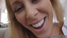 Odtwórz 3d t. porno cherie pokrzywa nasycona przez syna mojego towarzysza