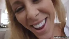 Jouer 3d t. porno cherie nettlele dans saturé par le fils de mon ami