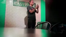Odtwórz Stand-up o zaprzeczaniu orgazmowi i czystości