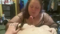 Afspelen De intense pikaanbidding van een volslank koppel en een met zaad gevuld orgasme