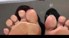 चलाएँ हैदी के ASMR के साथ पसीने से तर पैरों का आकर्षण