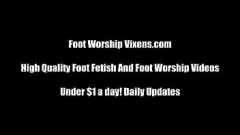 Play Lesbian Feet Fetish Fun: Dominating Femdom BDSM Action