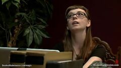Riproduci Barare la rossa milf presentata e fottuta approssimativamente nella fantasia BDSM
