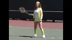 تشغيل Petite Blonde Teen 'Little April' Pussy Outdoor Play