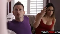 चलाएँ एक सेक्सी परिपक्व सौतेली माँ और उसकी सेक्सी दोस्त उसके भोले-भाले सौतेले बेटे को एक जंगली त्रिगुट कल्पना में बहकाती है